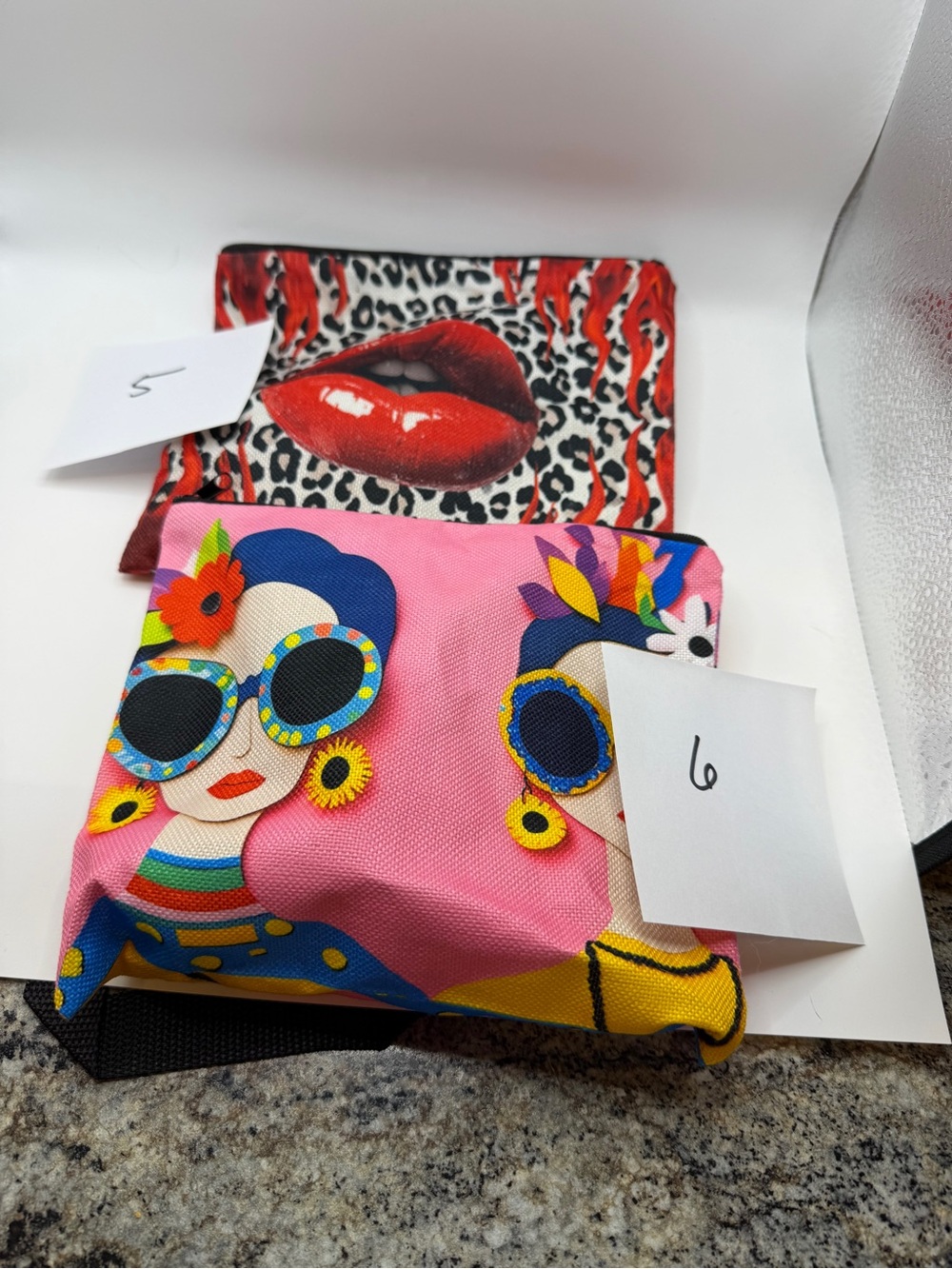Mystery Makeup/beauty pouches with goodies - Picture 4 of 9